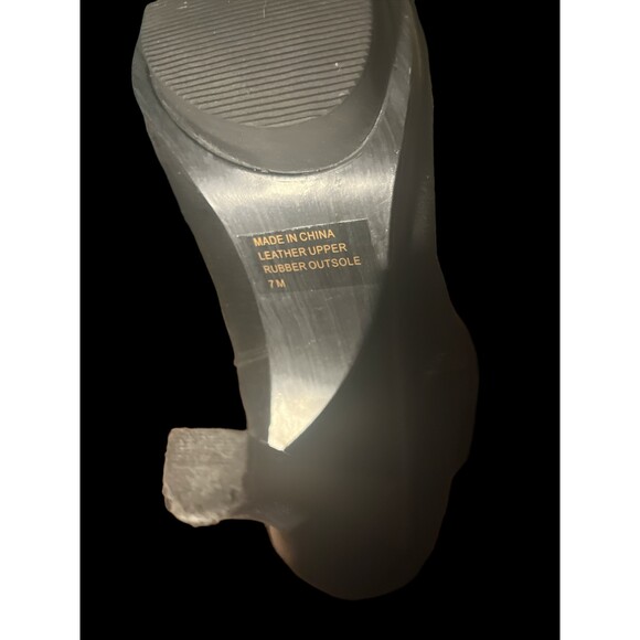 Woman's Size 7 Leather Boot - Picture 4 of 5